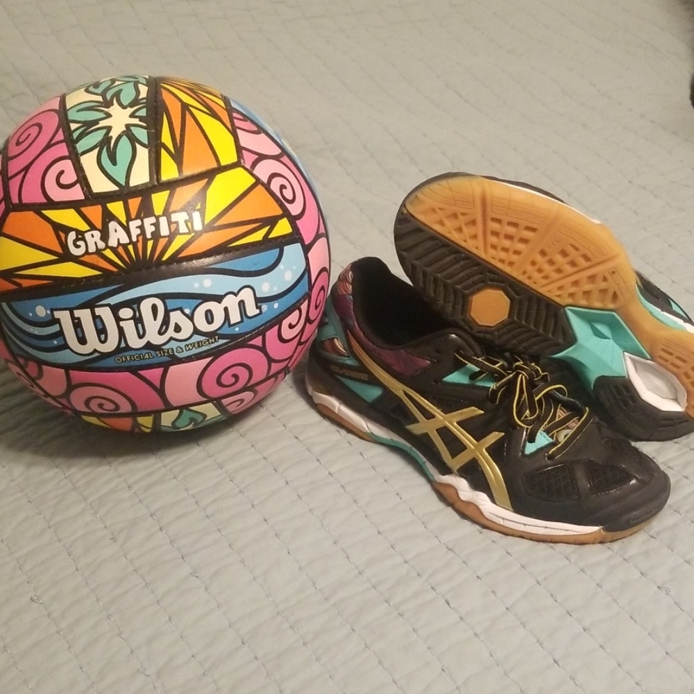 Size4 volleyball size 5 shoes